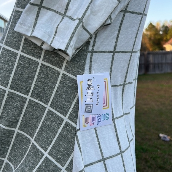 LulaRoe Perfect T size XS - Picture 3 of 5